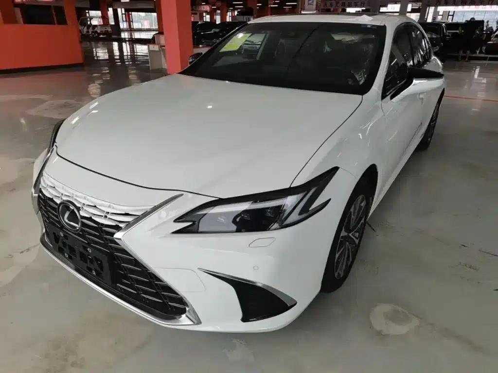 Lexus ES 2025 200 Premium Edition — миниатюра 2
