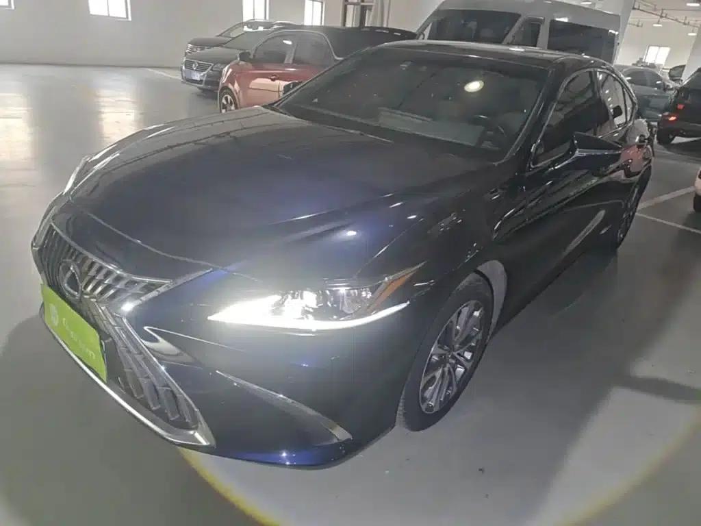 Lexus ES 2022 200 Premium Edition — миниатюра 1