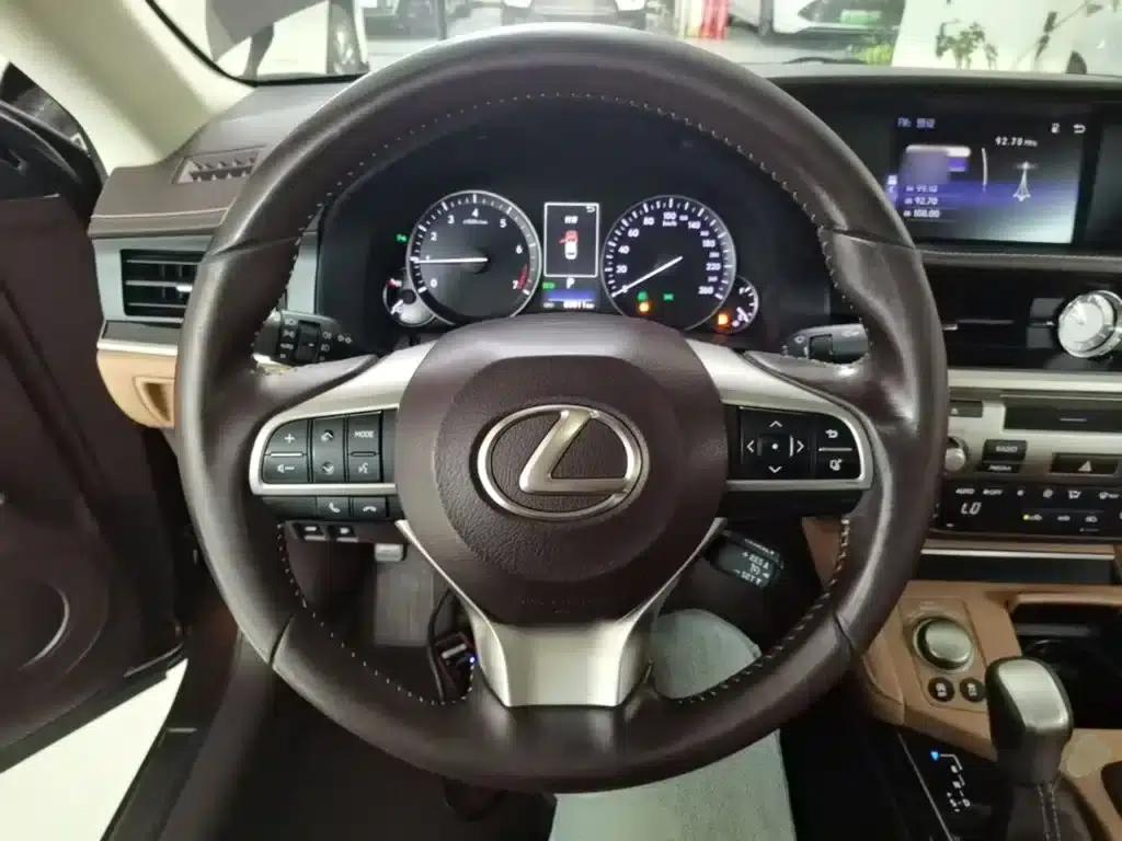 Lexus ES 2015 200 Elite Edition — миниатюра 11