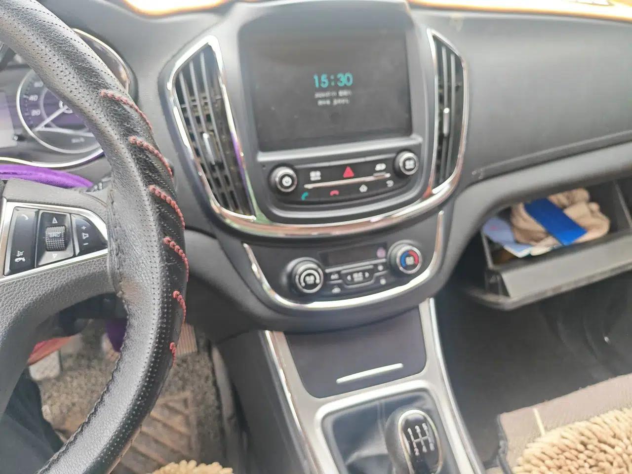 Baojun 560 2015 1.8L Manual Elite Edition — миниатюра 13