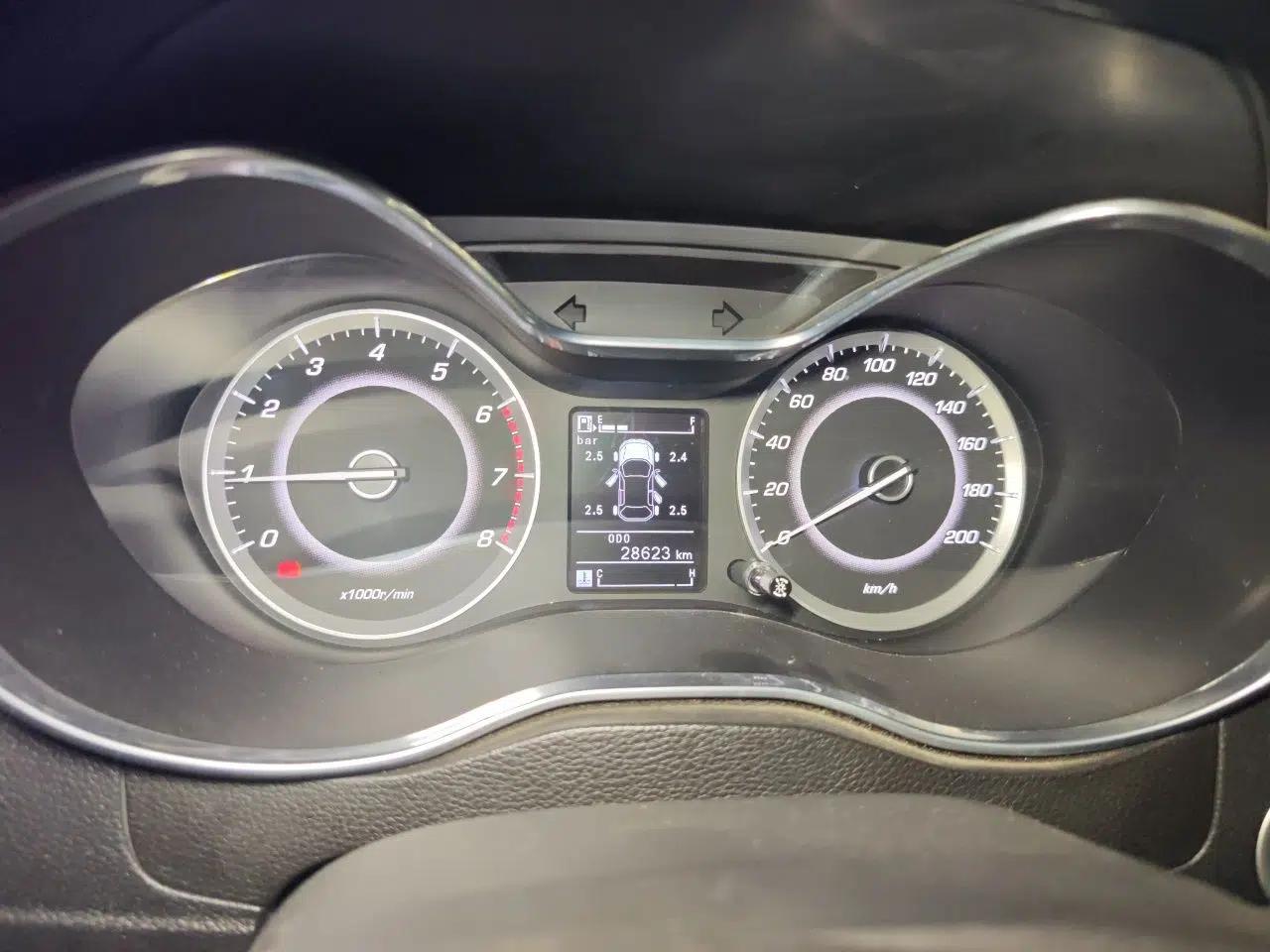 Baojun 560 2017 Rhythmic Edition 1.5T Manual Premium Model — миниатюра 11