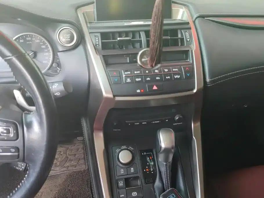 Lexus NX 2015 200t AWD Sport Edition — миниатюра 13