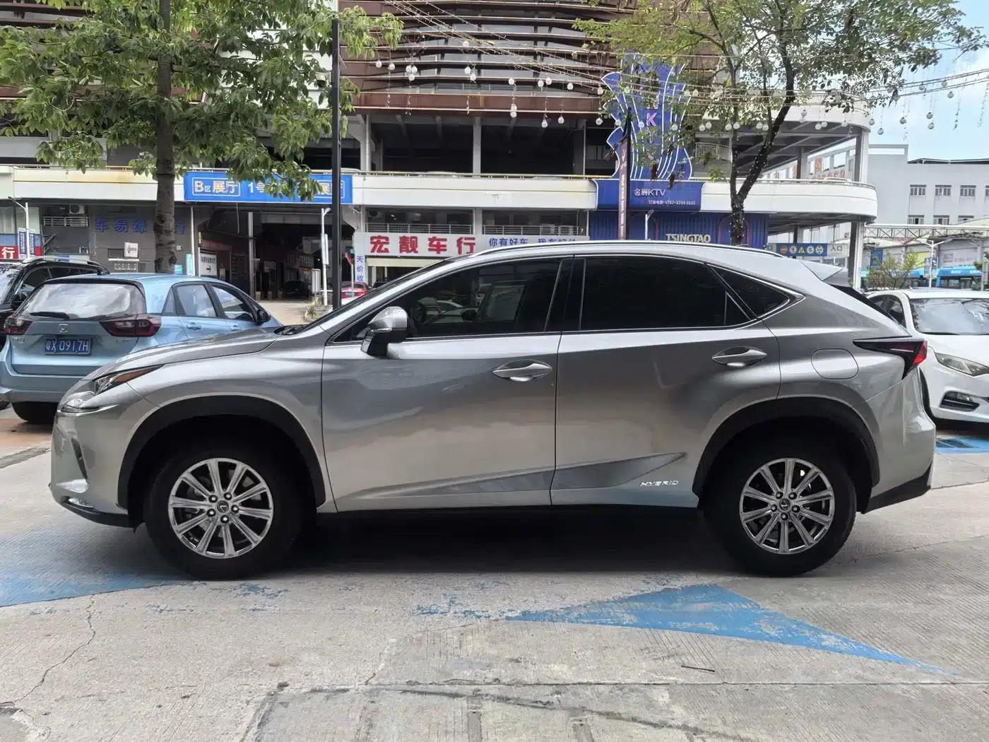 Lexus NX 2020 300h FWD Sport Edition (China VI Emission Standard) — миниатюра 4