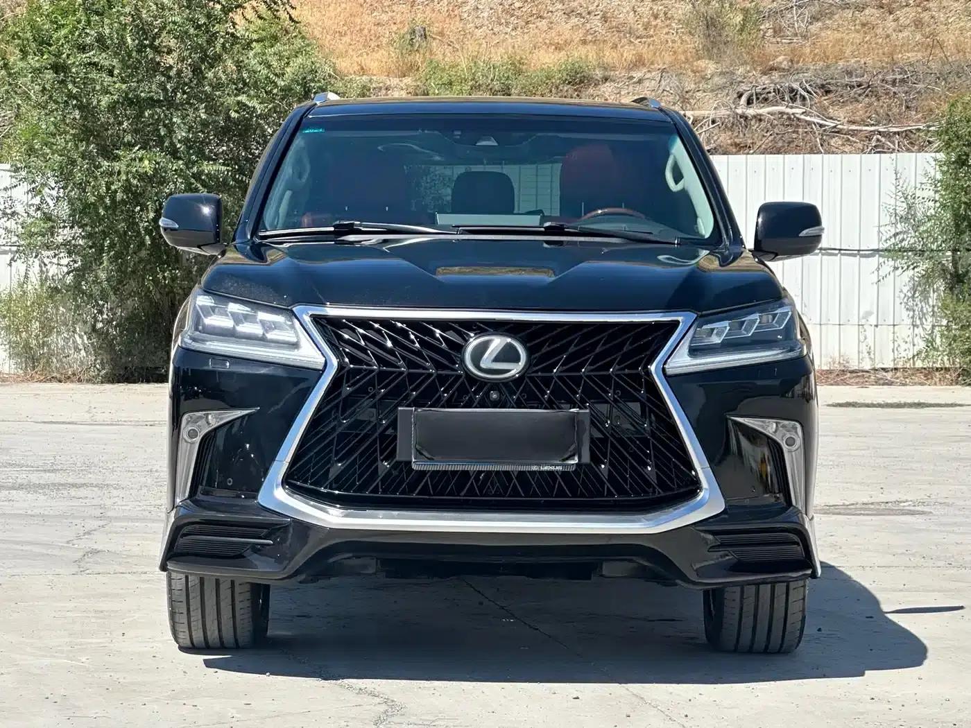 2017 Lexus LX 570 Premium Luxury Edition — миниатюра 2