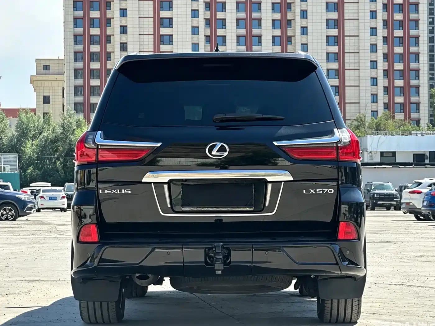 2017 Lexus LX 570 Premium Luxury Edition — миниатюра 7