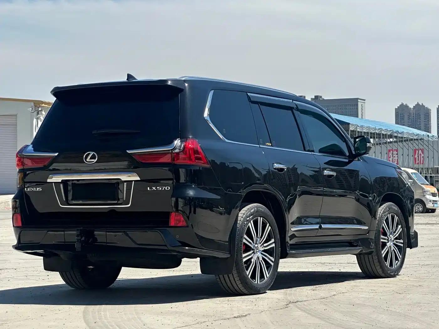 2017 Lexus LX 570 Premium Luxury Edition — миниатюра 9