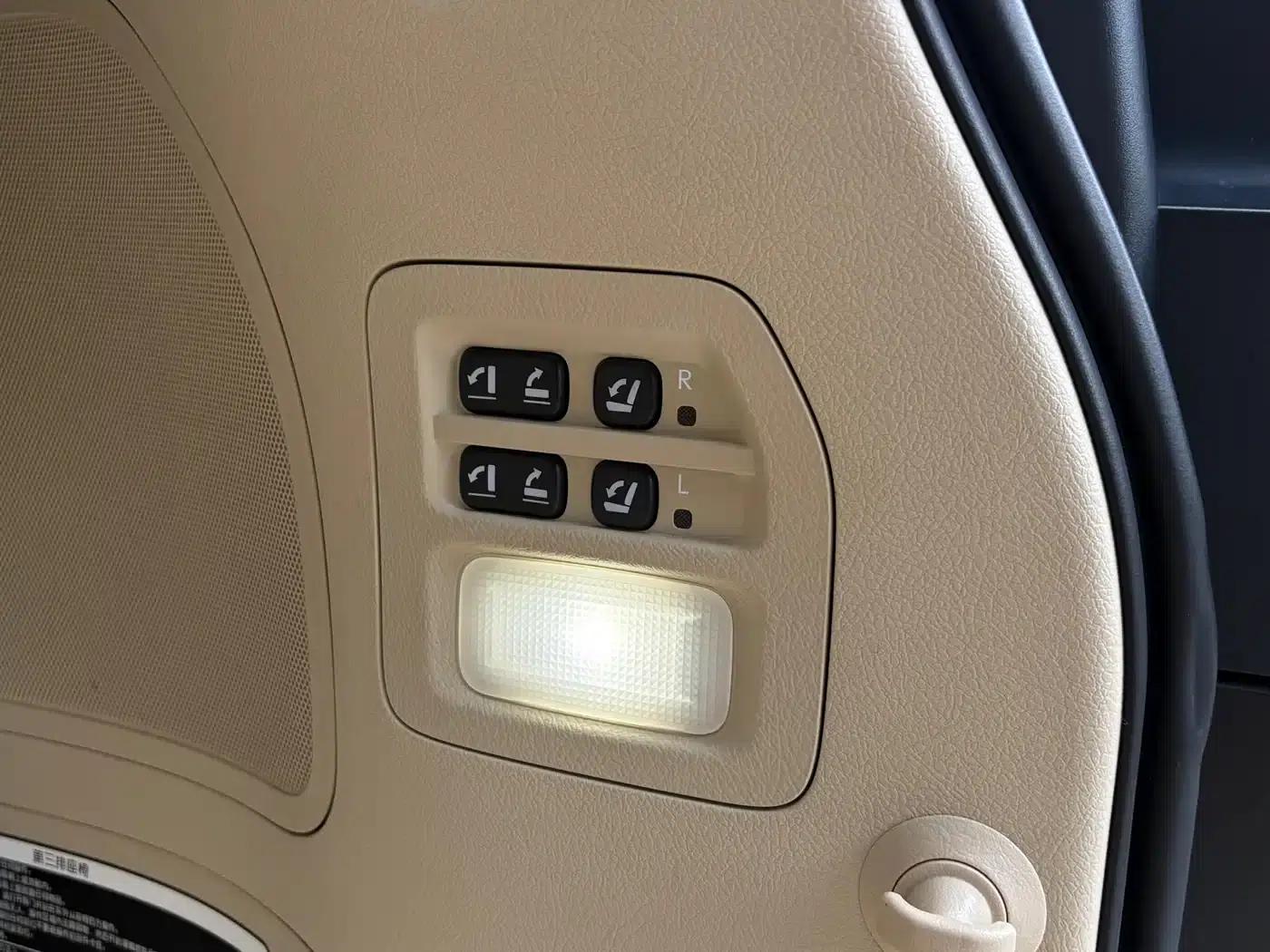 2016 Lexus LX 570 Premium Luxury Edition — миниатюра 17