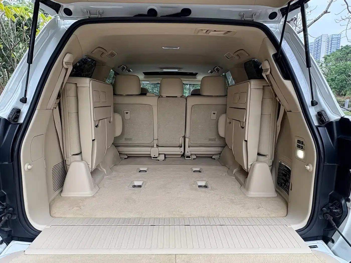 2016 Lexus LX 570 Premium Luxury Edition — миниатюра 18