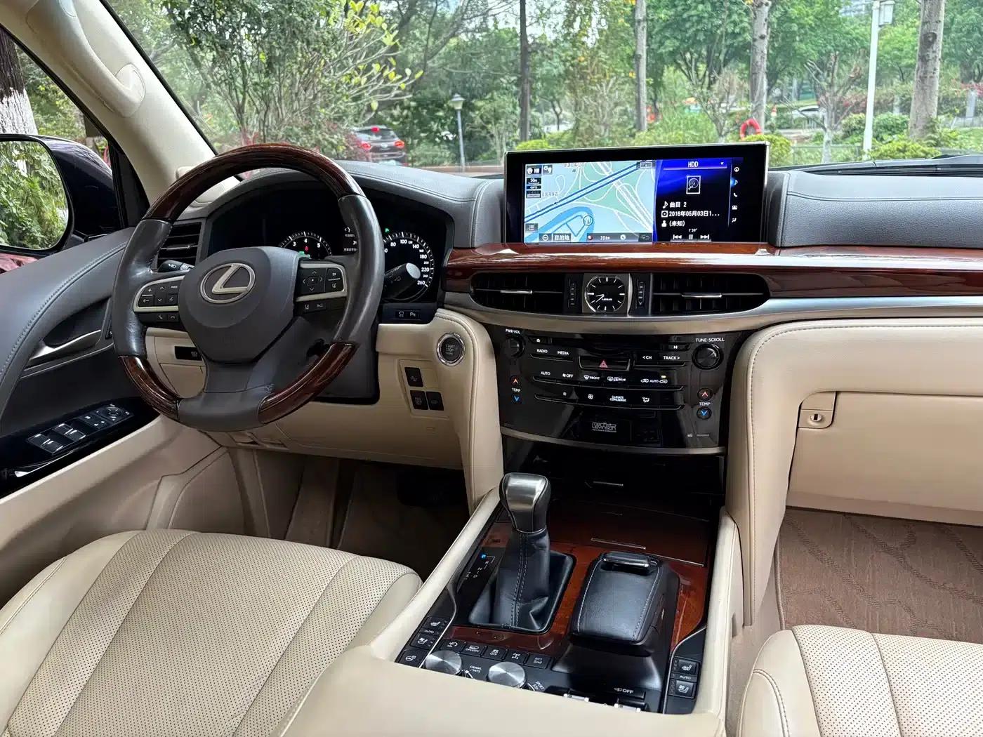 2016 Lexus LX 570 Premium Luxury Edition — миниатюра 20