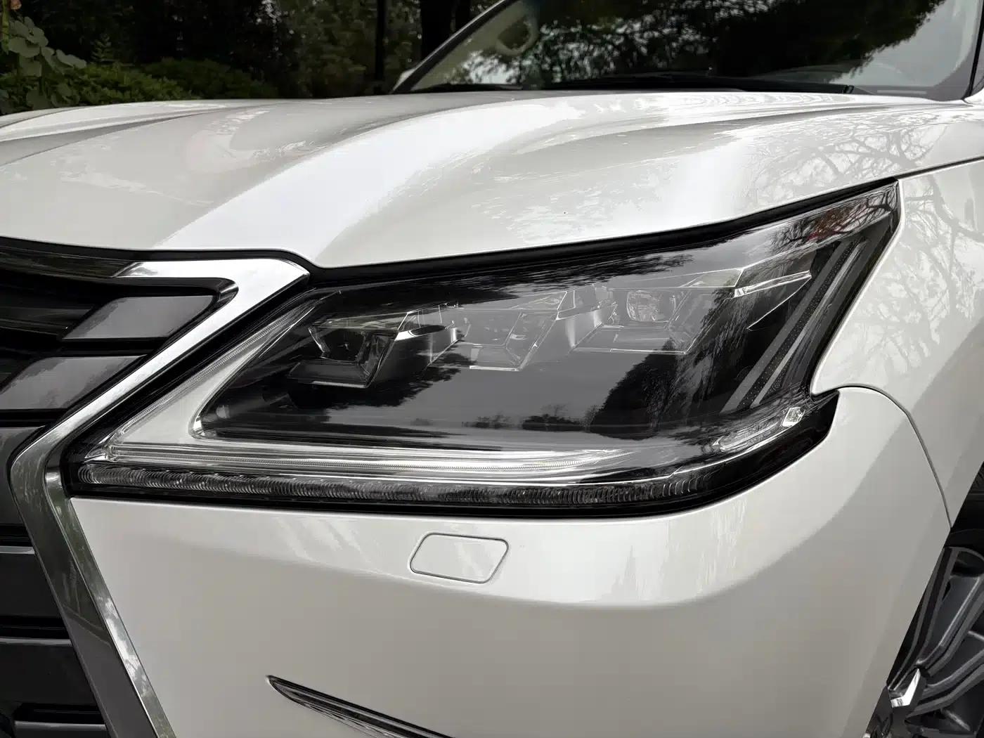 2016 Lexus LX 570 Premium Luxury Edition — миниатюра 23