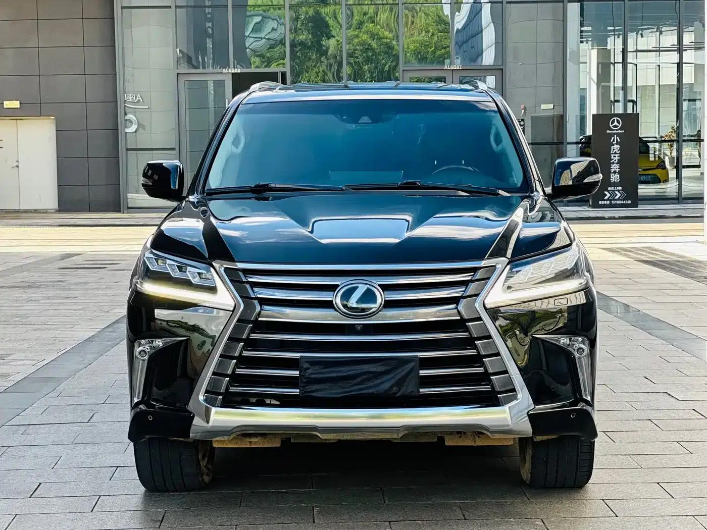 2016 Lexus LX 570 Premium Luxury Edition — миниатюра 2