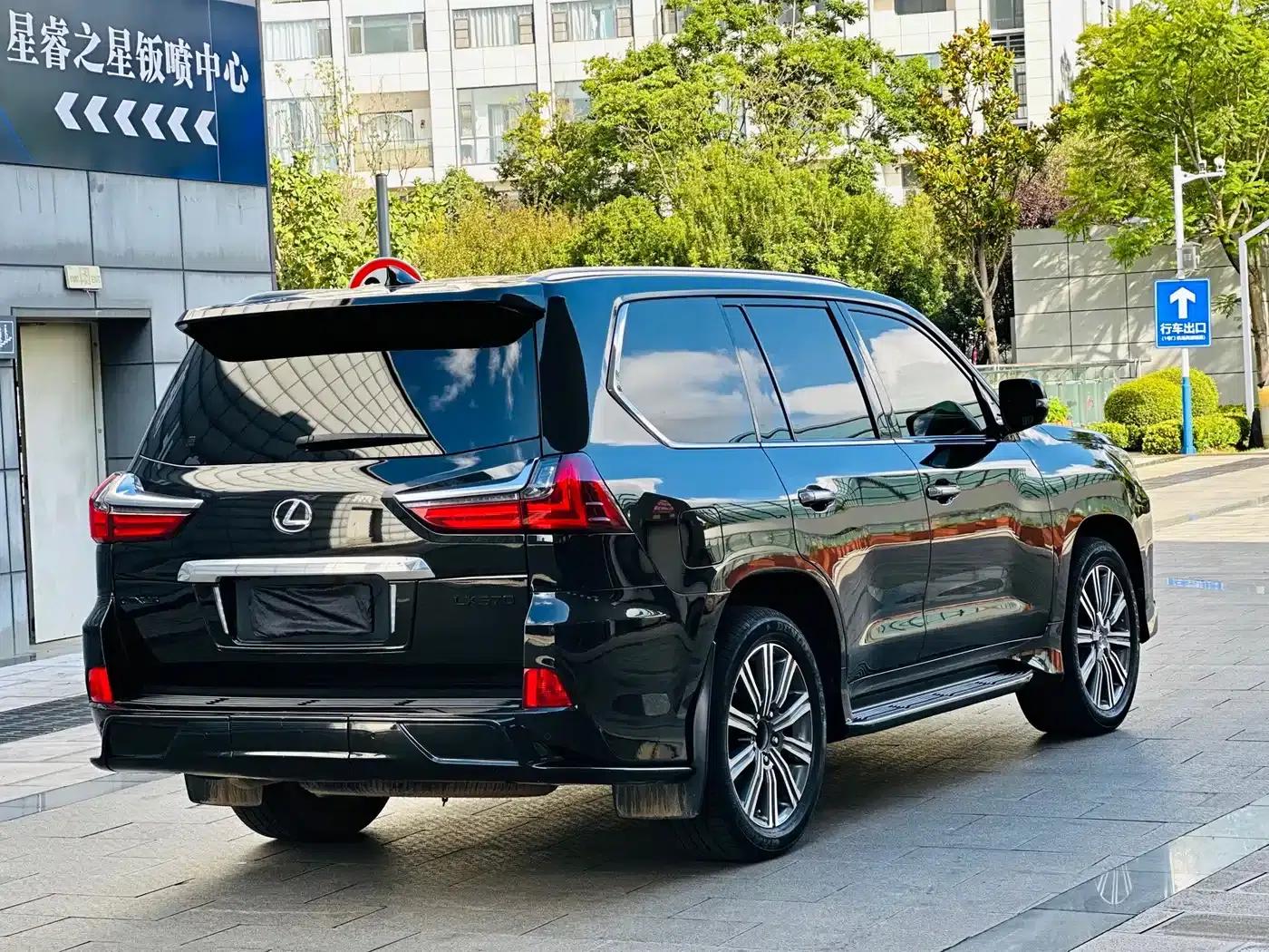 2016 Lexus LX 570 Premium Luxury Edition — миниатюра 14