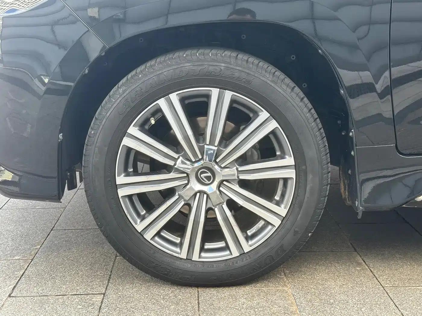 2016 Lexus LX 570 Premium Luxury Edition — миниатюра 17