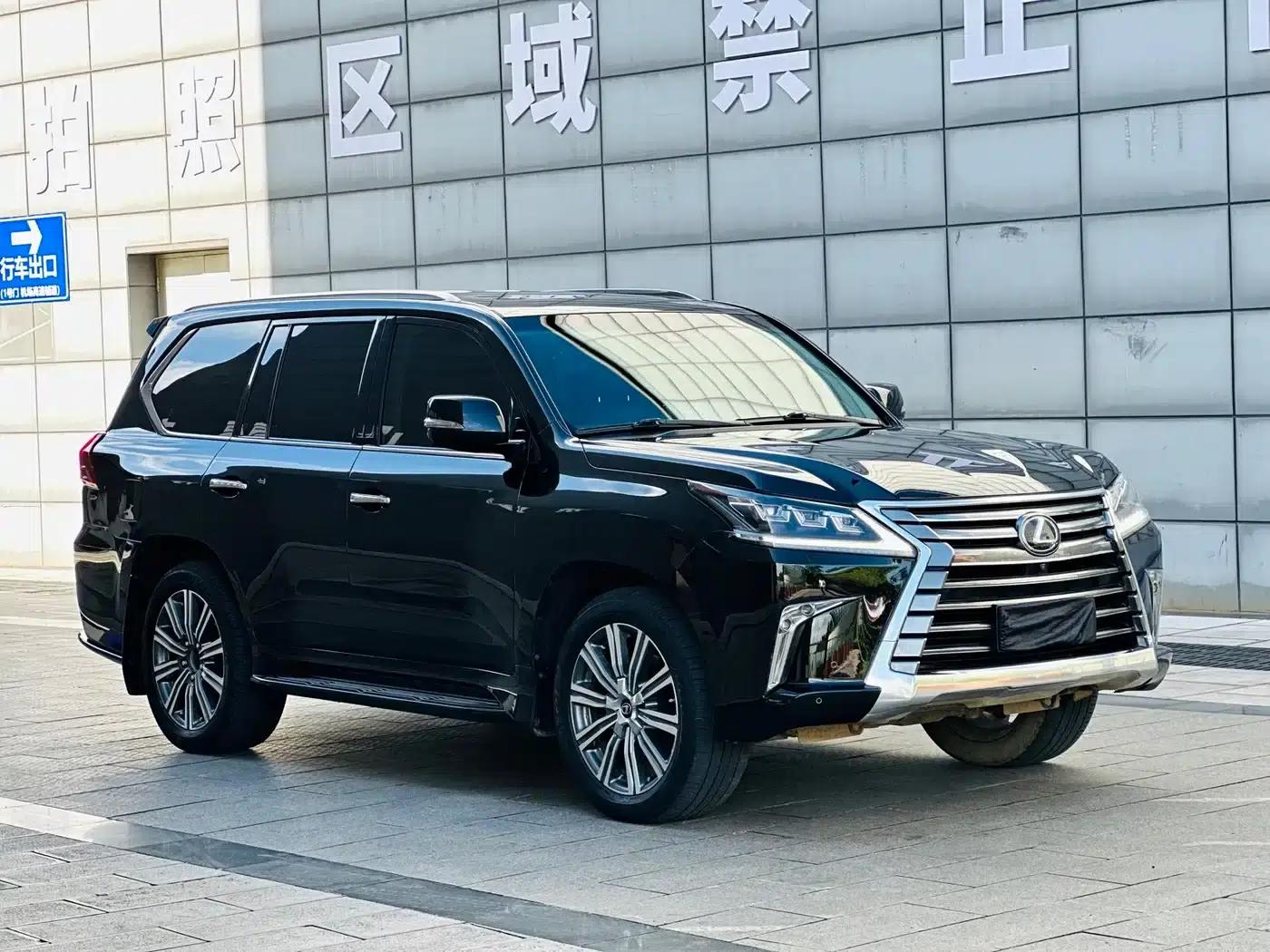 2016 Lexus LX 570 Premium Luxury Edition — миниатюра 3