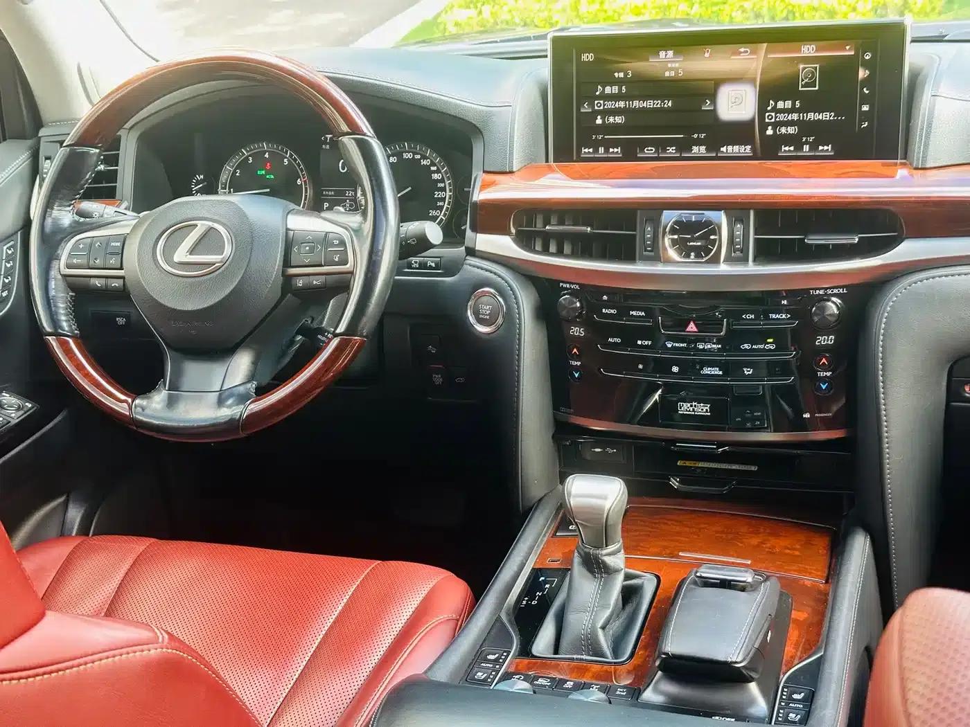 2016 Lexus LX 570 Premium Luxury Edition — миниатюра 5