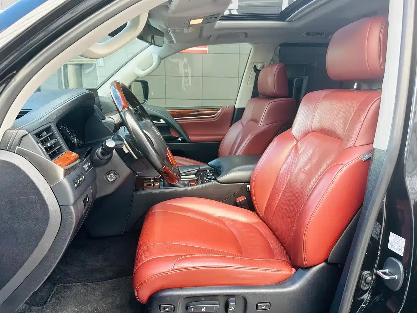 2016 Lexus LX 570 Premium Luxury Edition — миниатюра 9