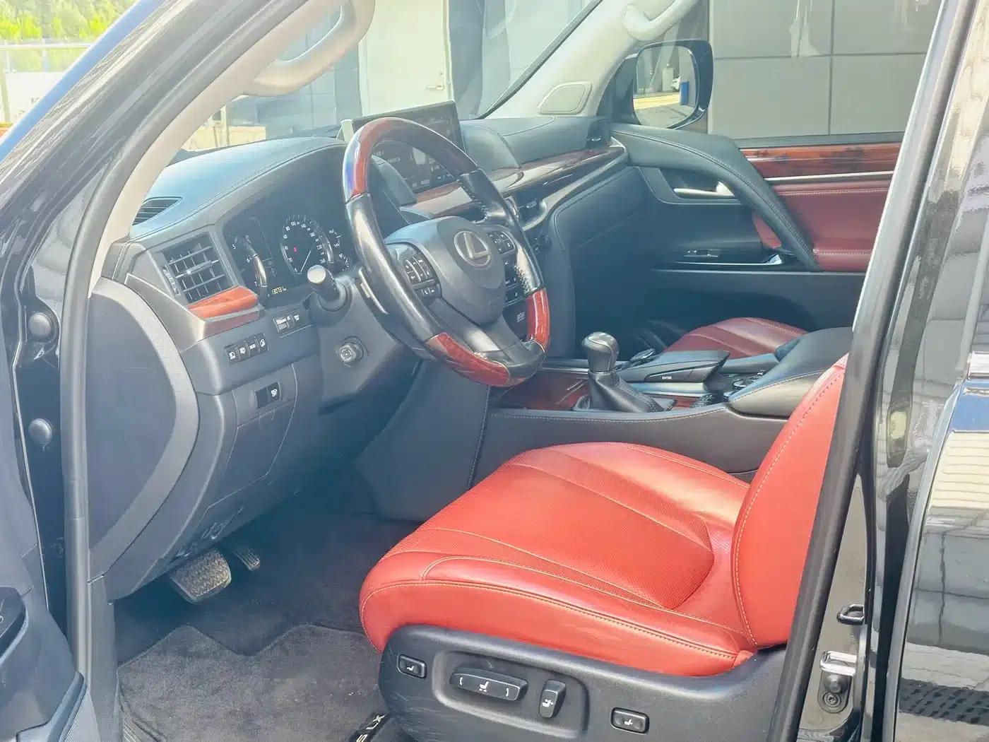 2016 Lexus LX 570 Premium Luxury Edition — миниатюра 10