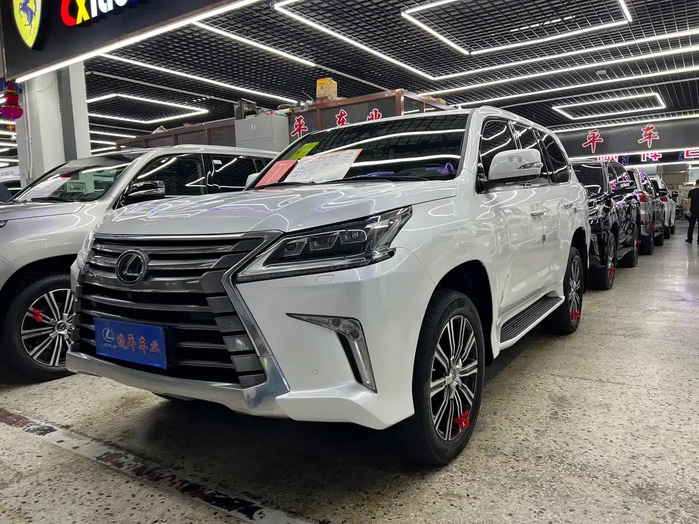 2016 Lexus LX 570 Premium Luxury Edition — миниатюра 1