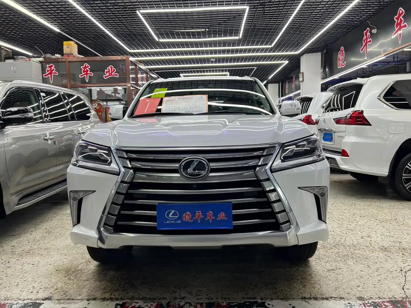 2016 Lexus LX 570 Premium Luxury Edition — миниатюра 2