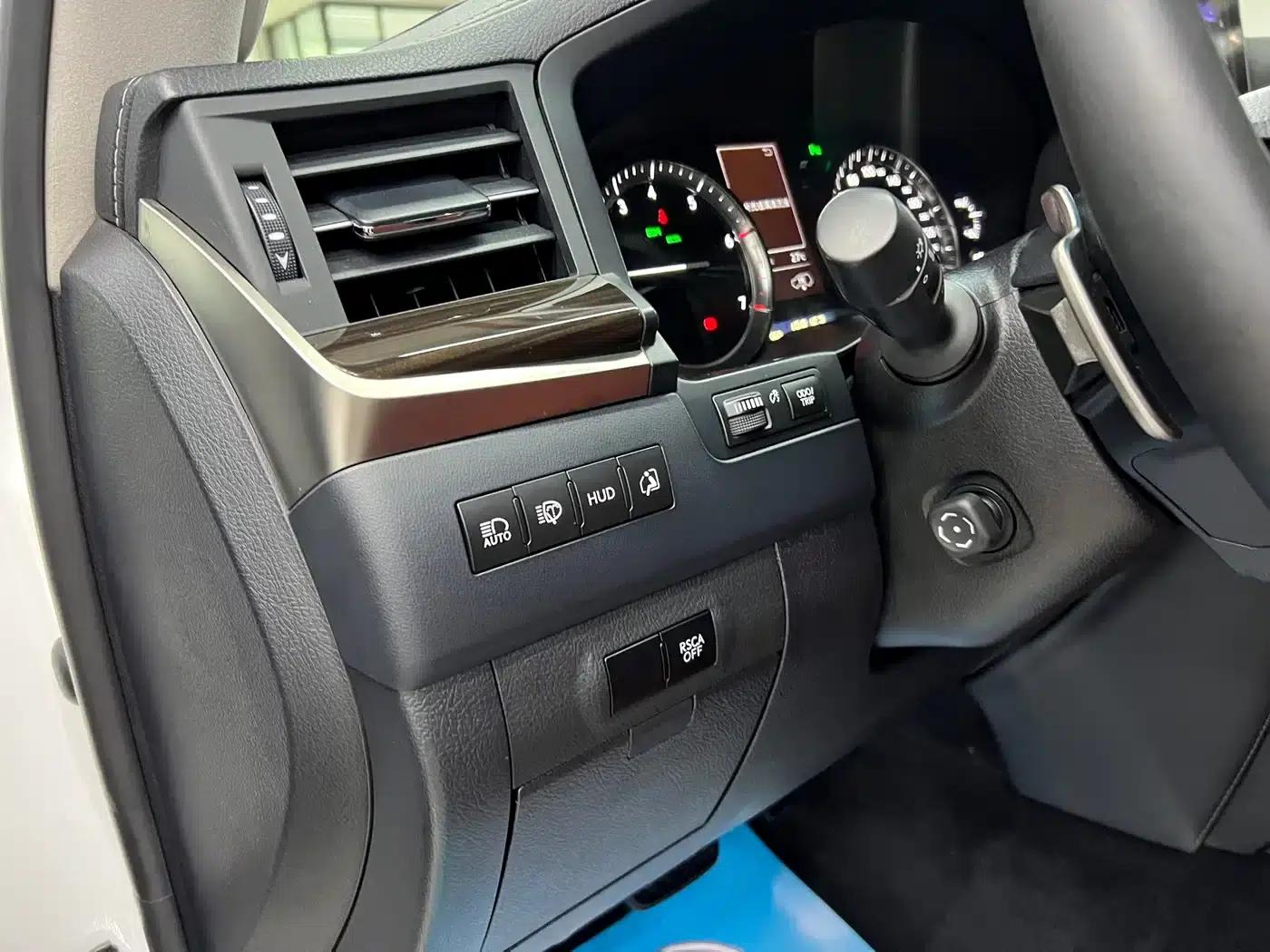 2016 Lexus LX 570 Premium Luxury Edition — миниатюра 15
