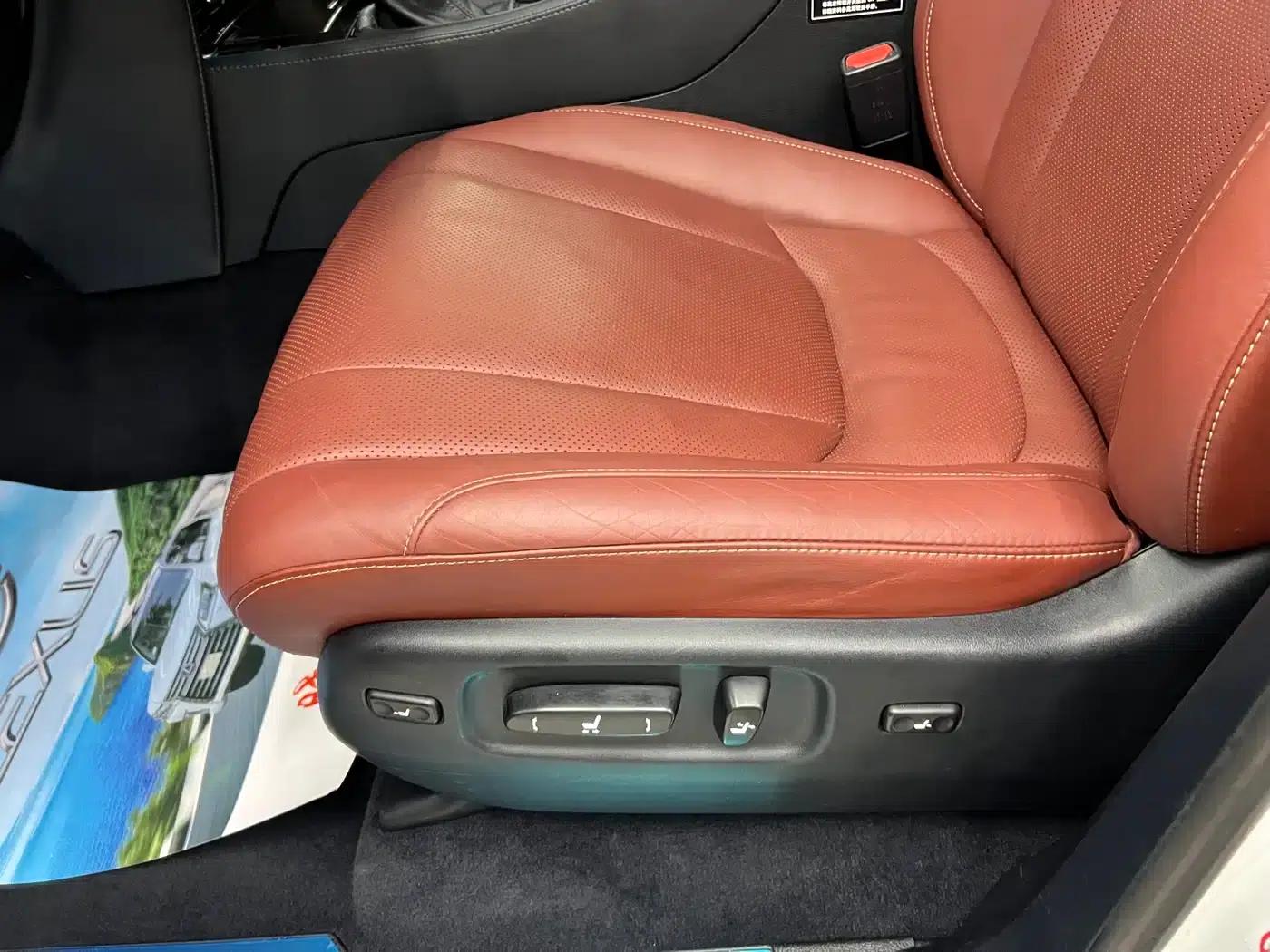 2016 Lexus LX 570 Premium Luxury Edition — миниатюра 16