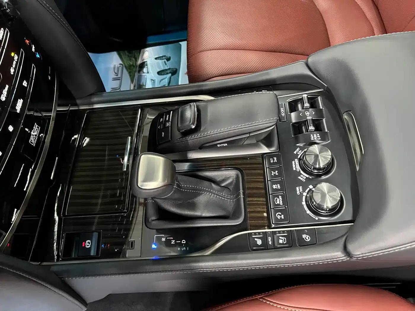 2016 Lexus LX 570 Premium Luxury Edition — миниатюра 17