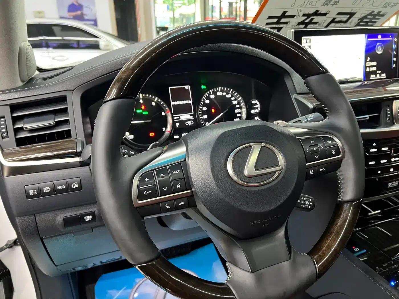 2016 Lexus LX 570 Premium Luxury Edition — миниатюра 19