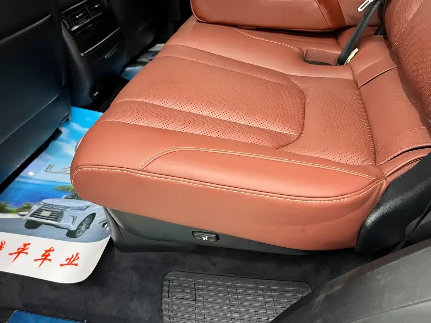 2016 Lexus LX 570 Premium Luxury Edition — миниатюра 21