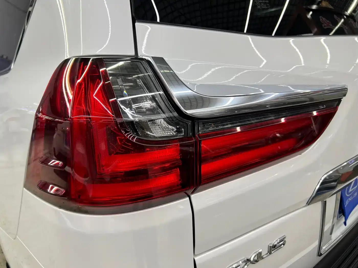 2016 Lexus LX 570 Premium Luxury Edition — миниатюра 23