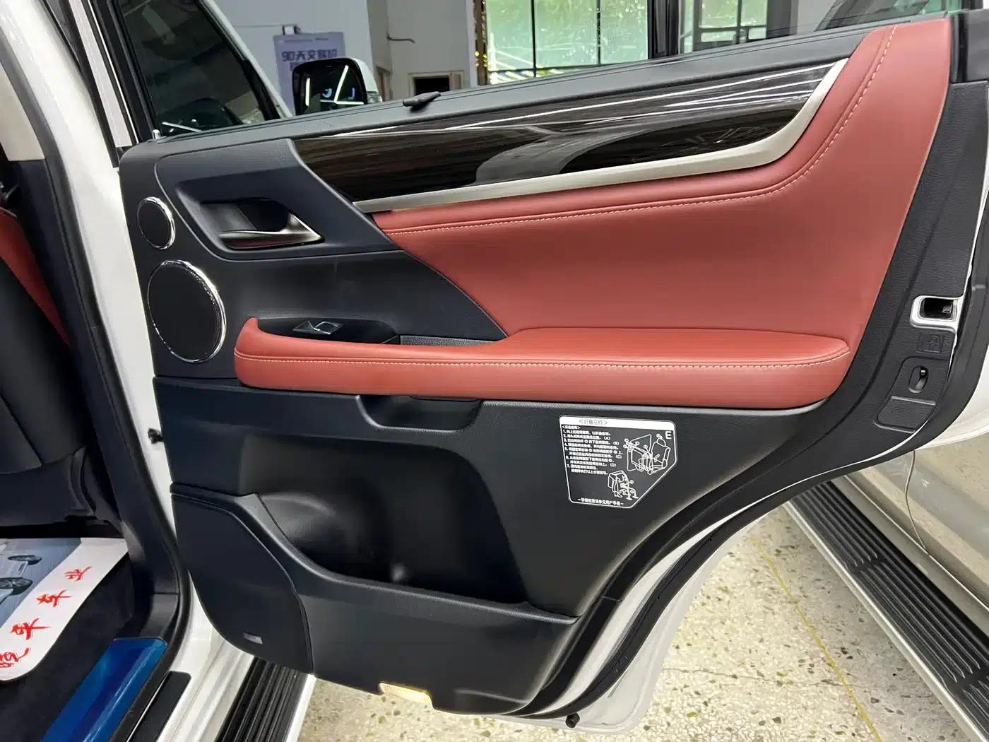 2016 Lexus LX 570 Premium Luxury Edition — миниатюра 24