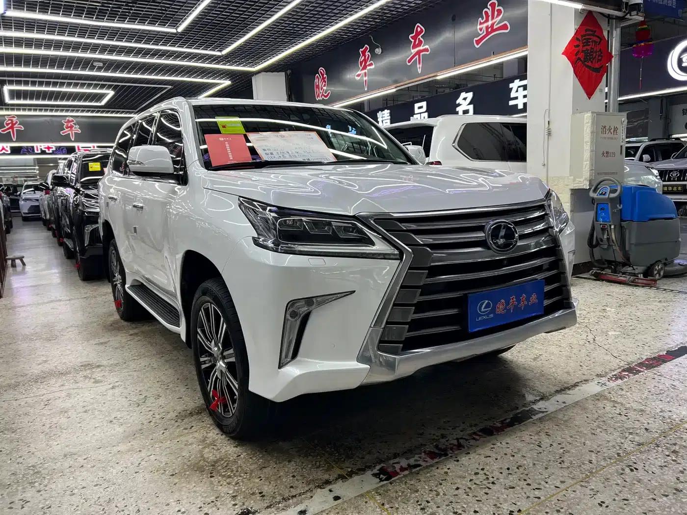 2016 Lexus LX 570 Premium Luxury Edition — миниатюра 5