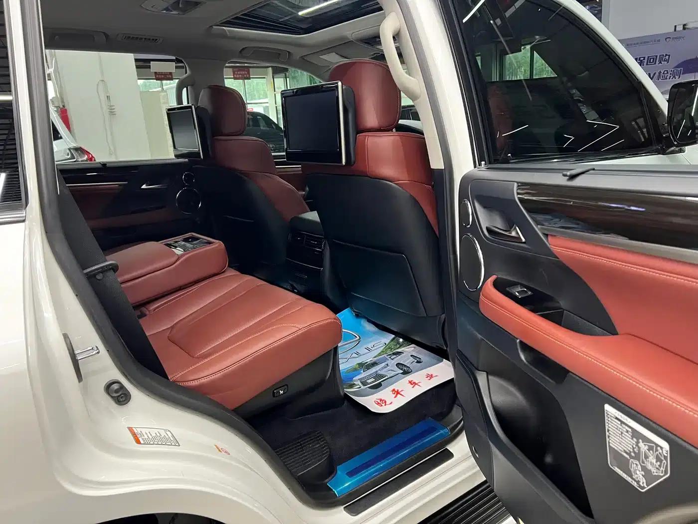 2016 Lexus LX 570 Premium Luxury Edition — миниатюра 7
