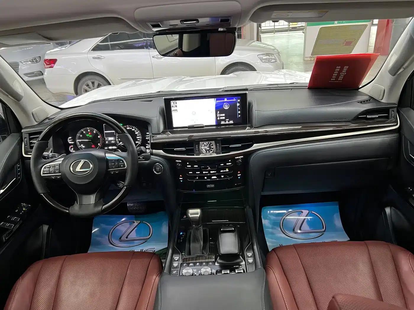 2016 Lexus LX 570 Premium Luxury Edition — миниатюра 8