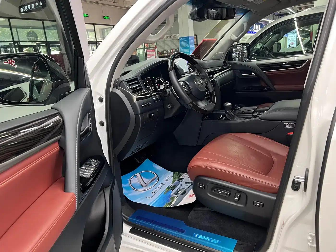 2016 Lexus LX 570 Premium Luxury Edition — миниатюра 9