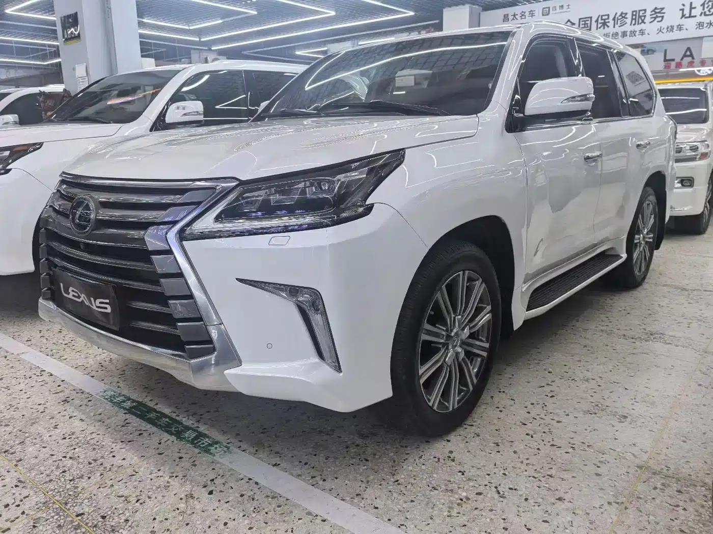 2016 Lexus LX 570 Premium Luxury Edition — миниатюра 2