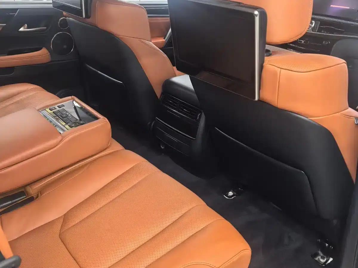 2016 Lexus LX 570 Premium Luxury Edition — миниатюра 5