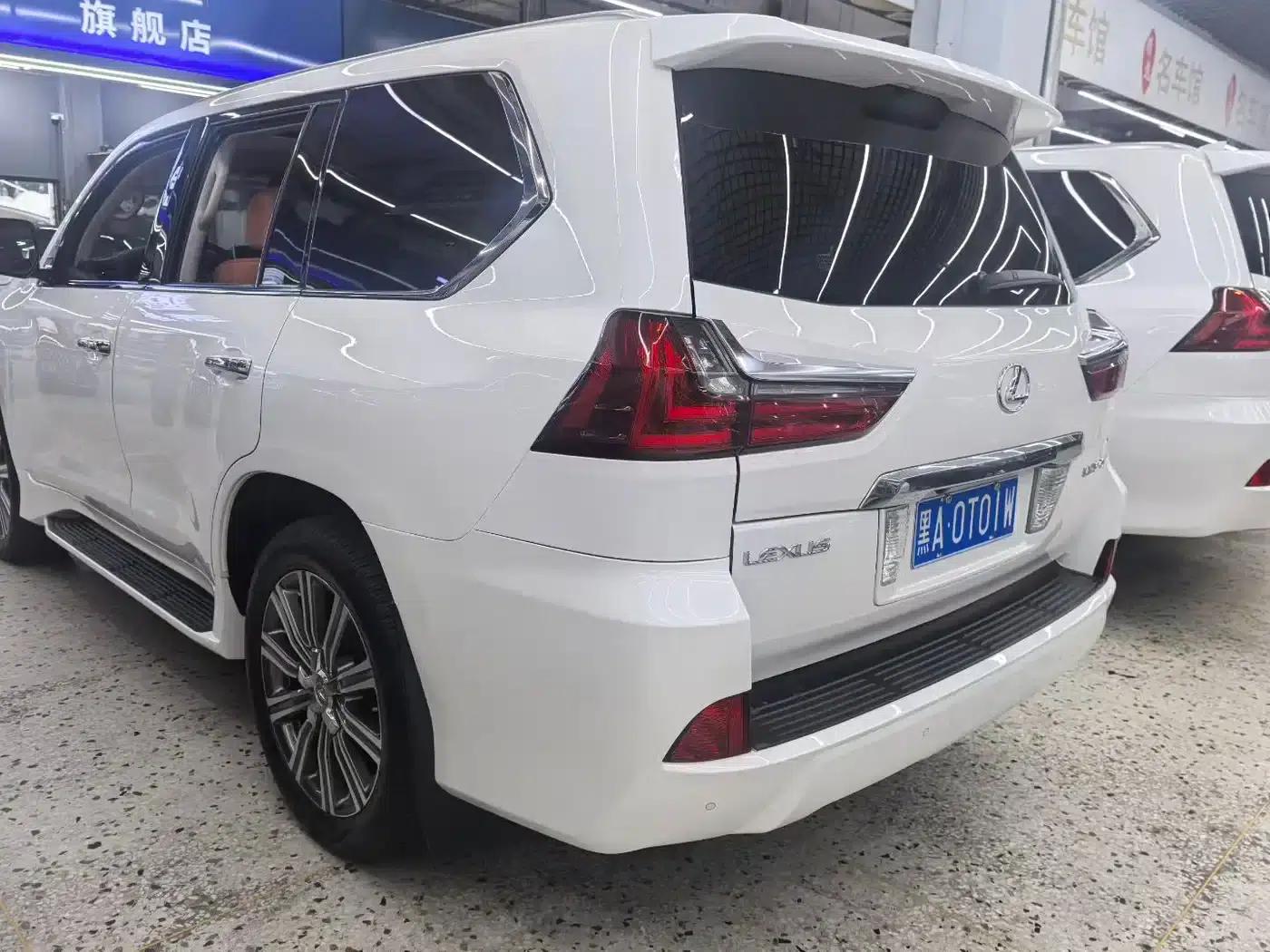 2016 Lexus LX 570 Premium Luxury Edition — миниатюра 7