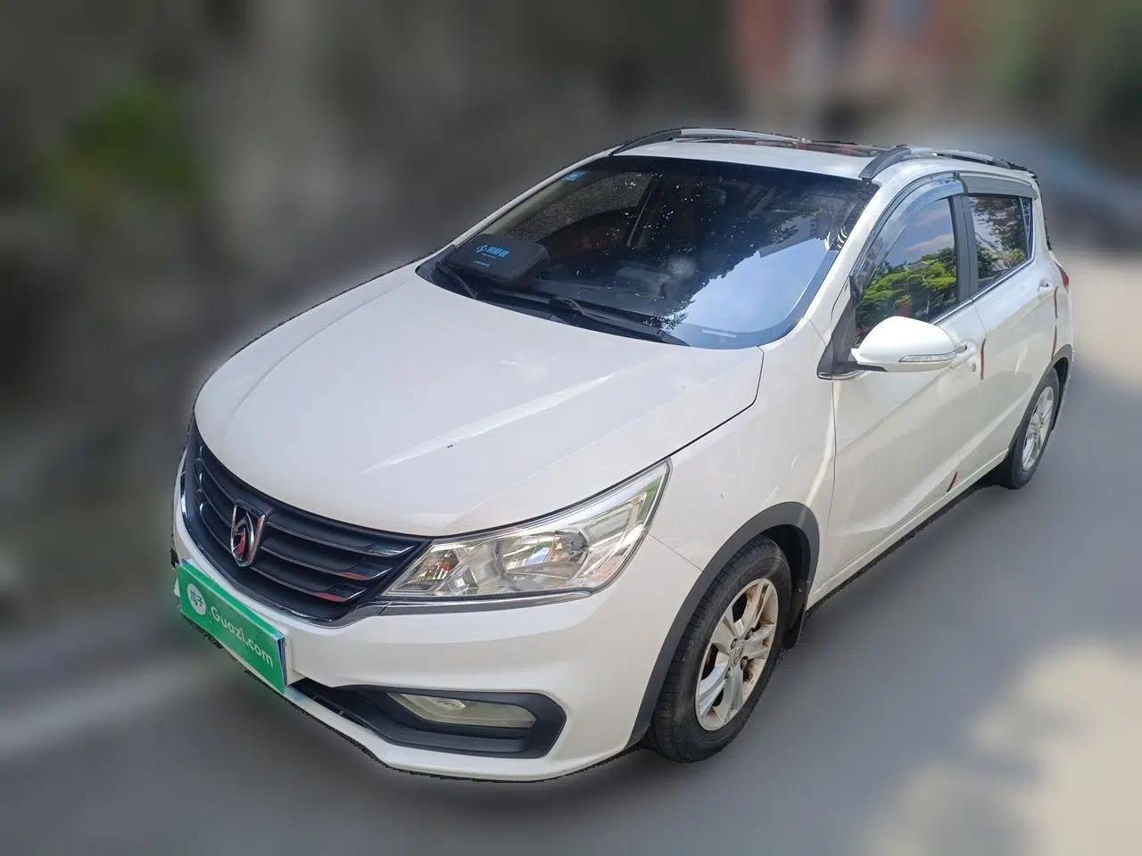 Baojun 310 2016 1.2L Manual Luxury Model — миниатюра 1