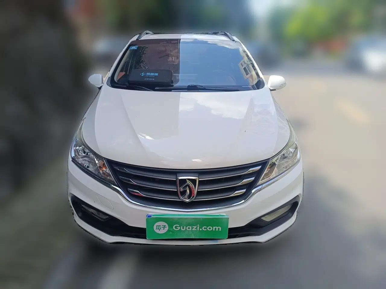 Baojun 310 2016 1.2L Manual Luxury Model — миниатюра 2