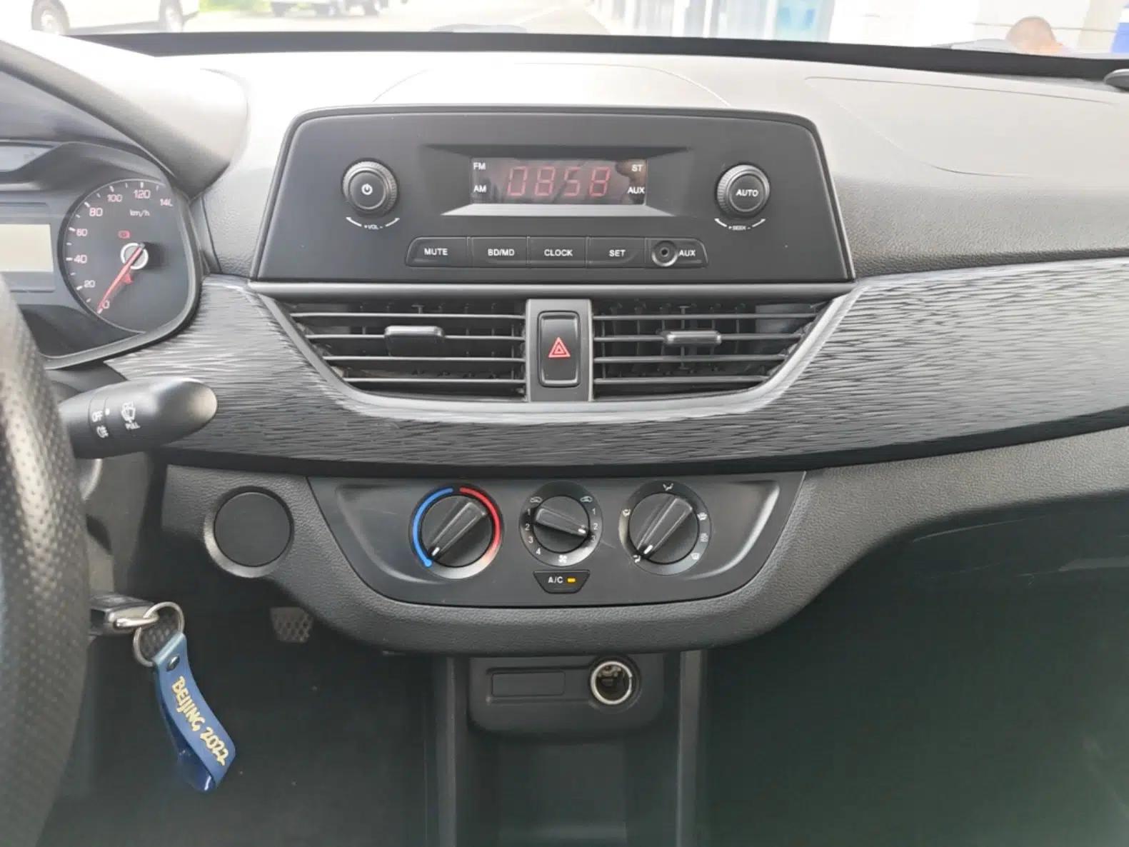 Baojun 310 2016 1.2L Manual Value Edition — миниатюра 15