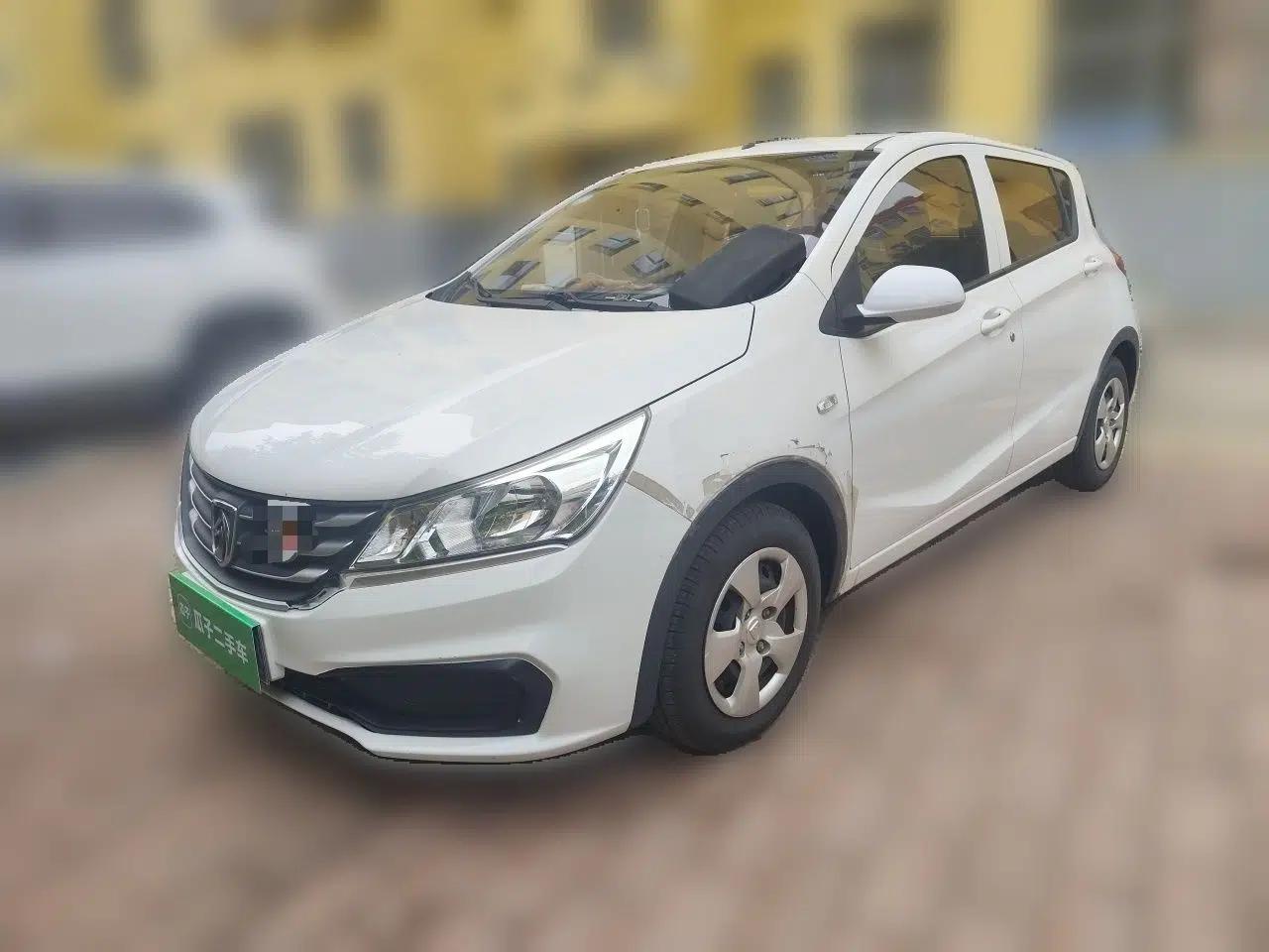 Baojun 310 2016 1.2L manual Comfort trim level — миниатюра 1