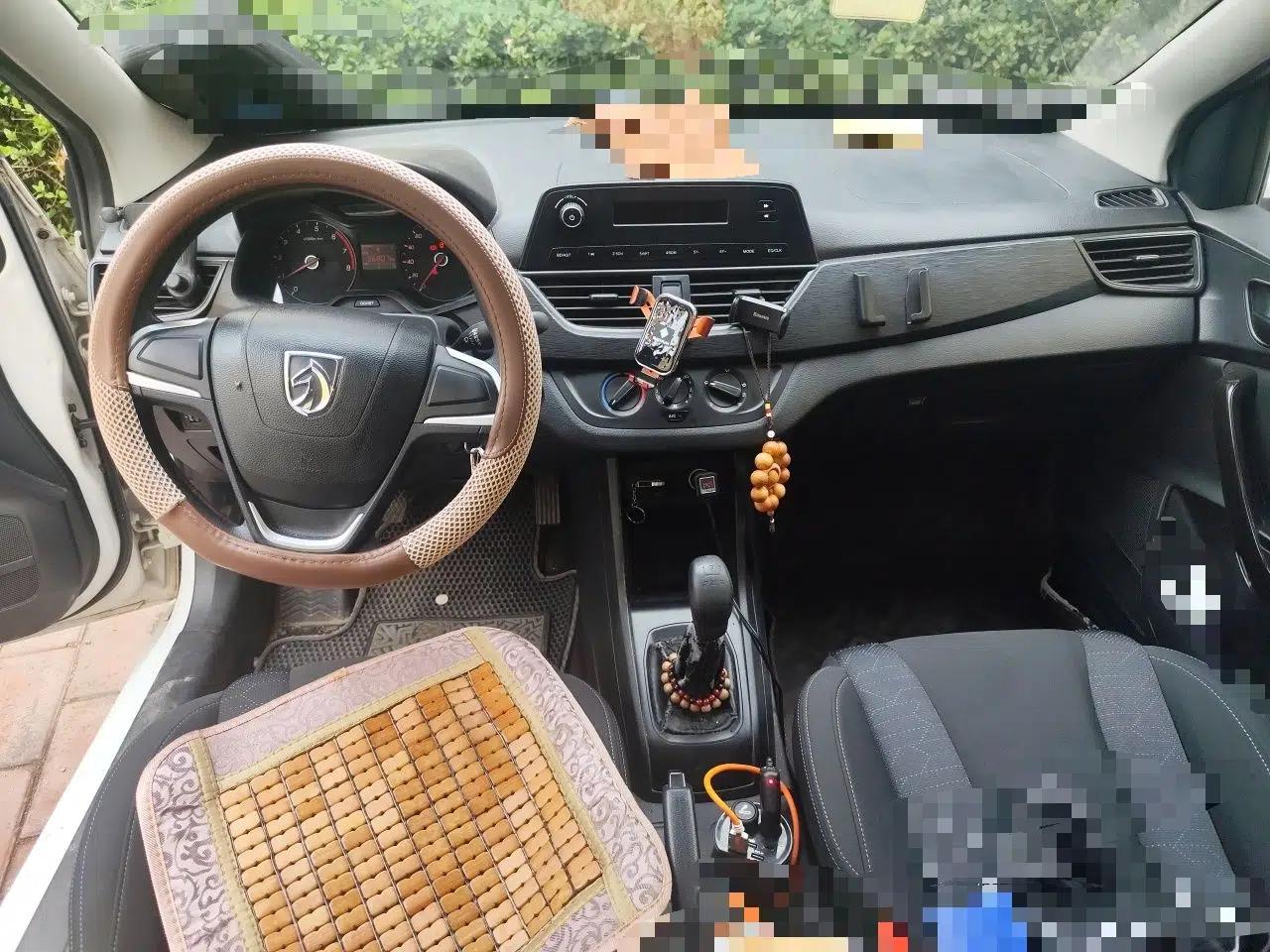 Baojun 310 2016 1.2L manual Comfort trim level — миниатюра 9