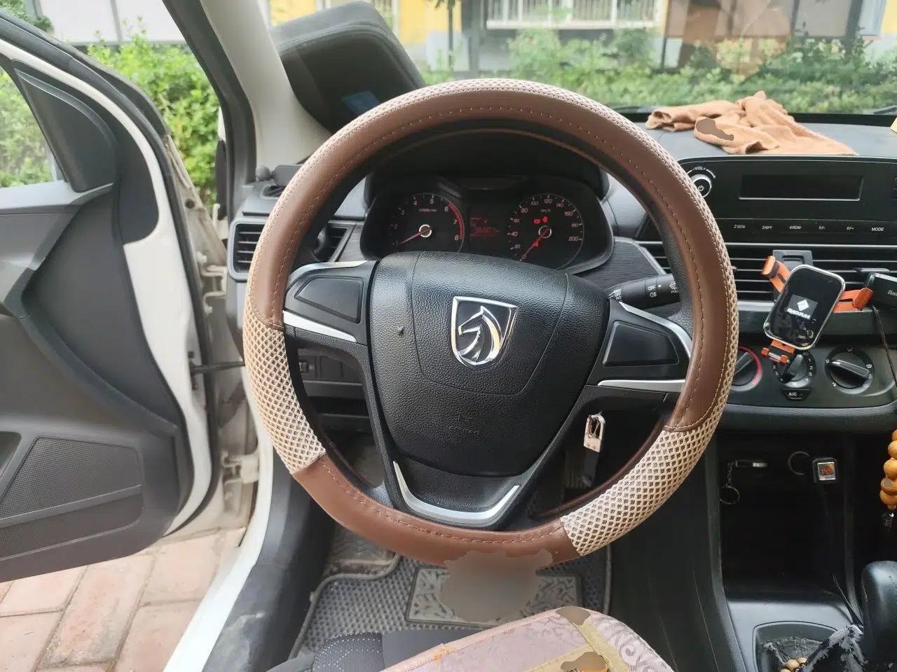Baojun 310 2016 1.2L manual Comfort trim level — миниатюра 10