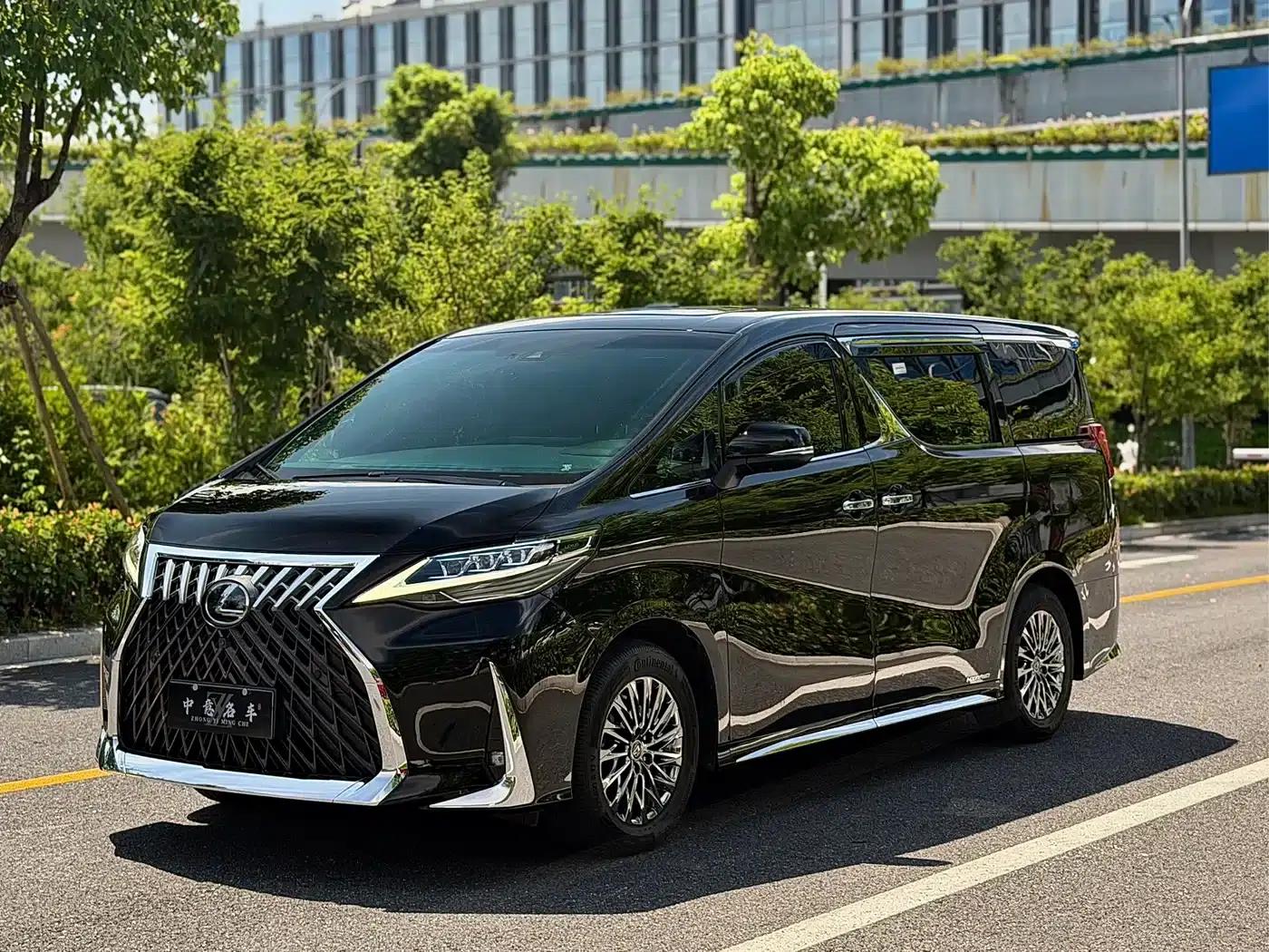 Lexus LM 2020 300h 7-Seat Elegant Edition — миниатюра 1