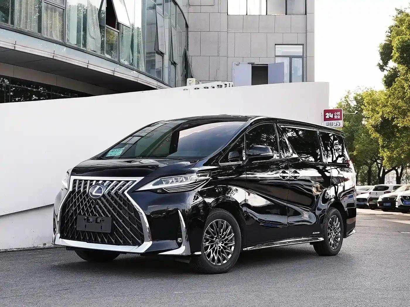Lexus LM 2020 300h Four-Seat Executive Edition — миниатюра 1