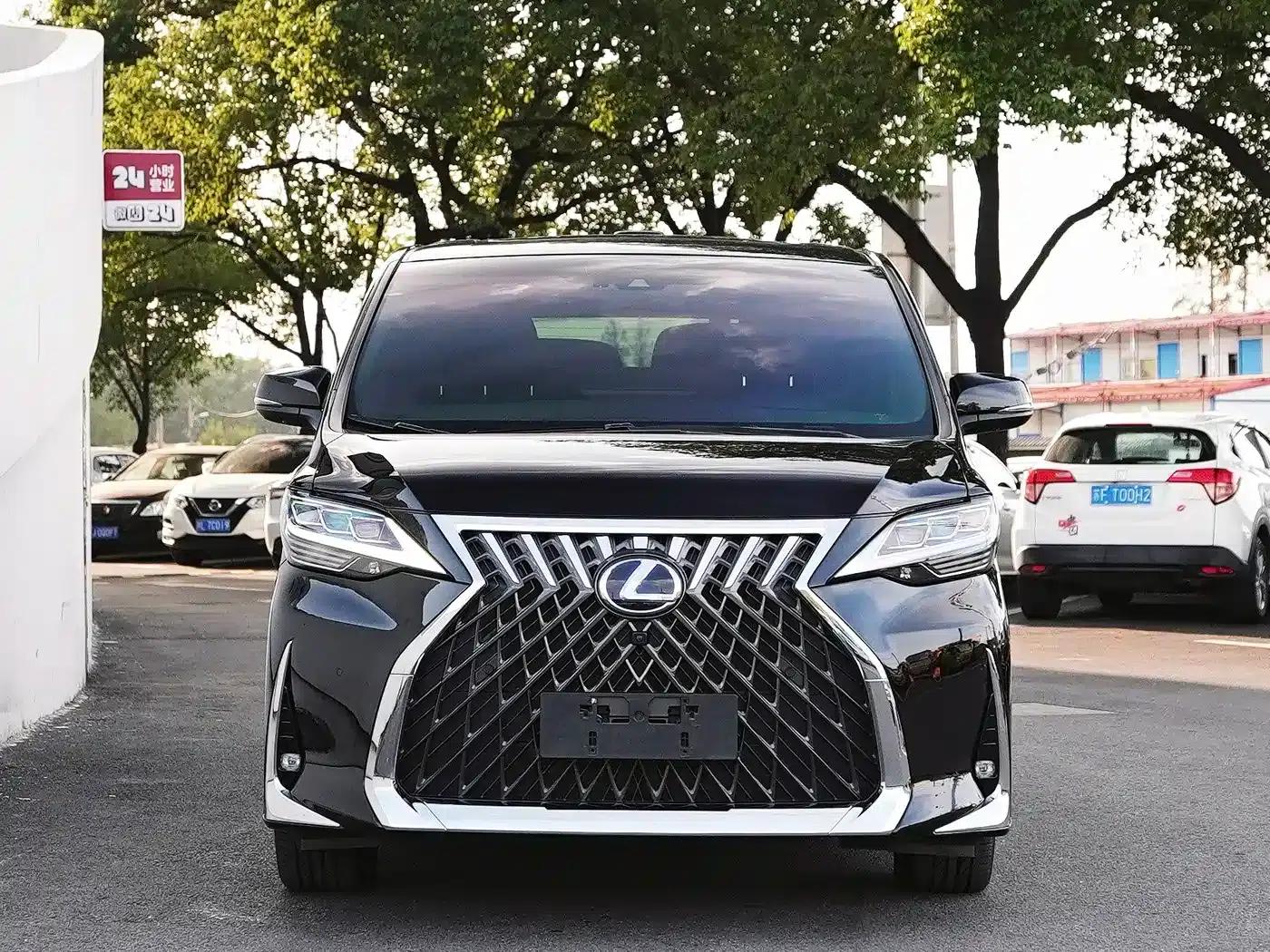Lexus LM 2020 300h Four-Seat Executive Edition — миниатюра 2