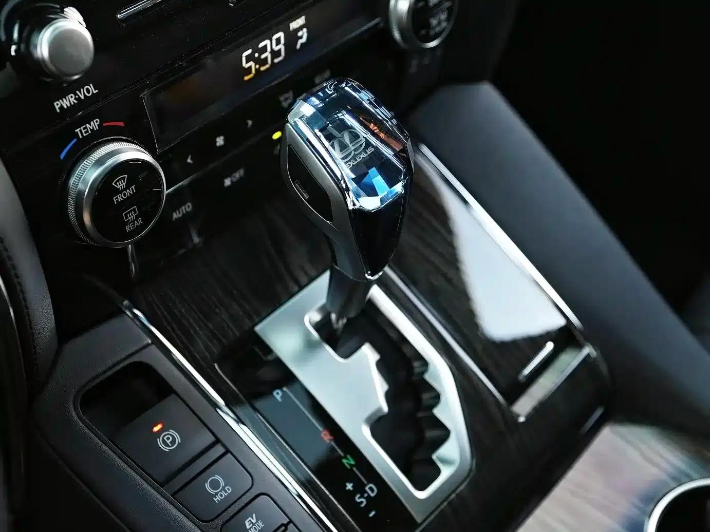 Lexus LM 2020 300h Four-Seat Executive Edition — миниатюра 6