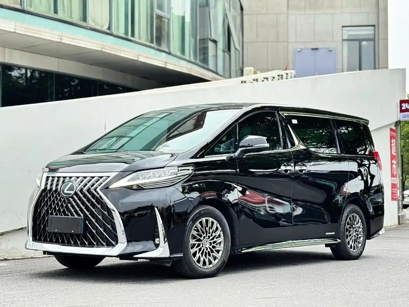 Lexus LM 2020 300h Four-Seat Executive Edition — миниатюра 1