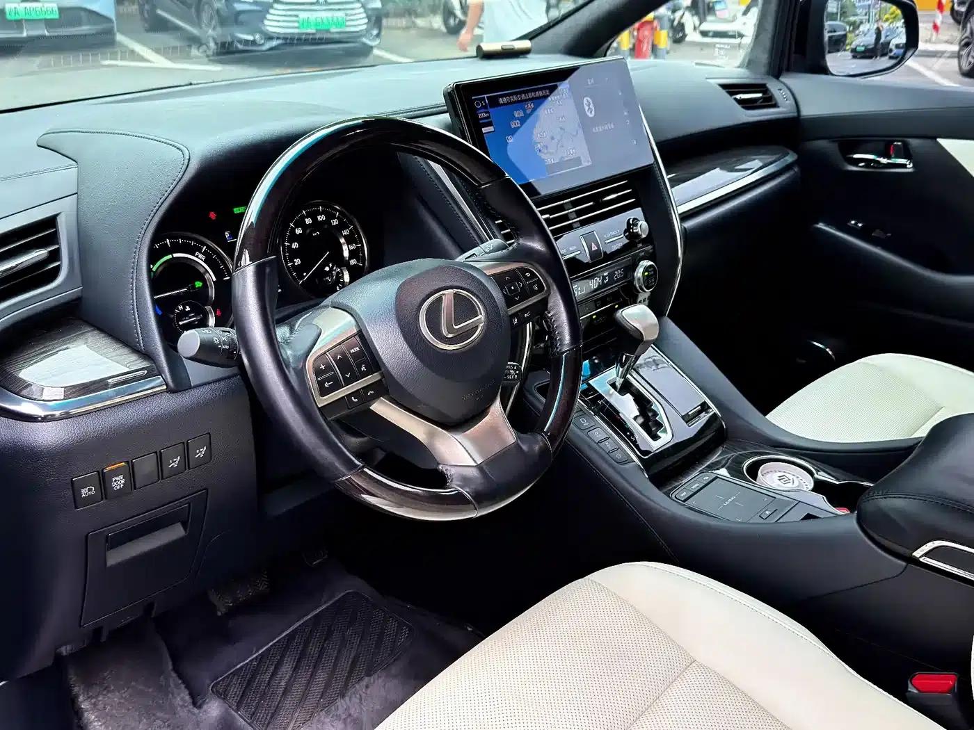 Lexus LM 2020 300h Four-Seat Executive Edition — миниатюра 3