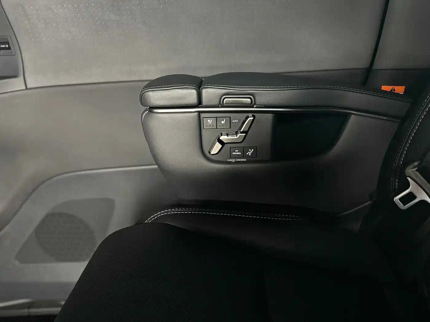Lexus LM 2023 350h 7-Seat Elegant Edition — миниатюра 17